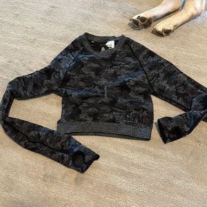 gymshark cropped long sleeve camo workout top NWOT
